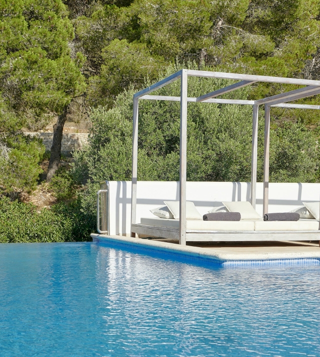 Resa Estates Ibiza for sale te koop Casa Rui Tourist license sta Eularia pool daybeds.jpg